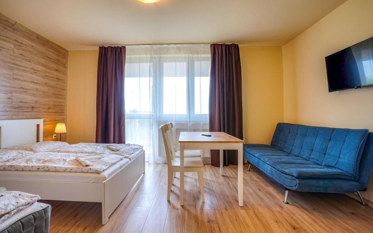 Veľký Meder Apartmany Karmon Park מראה חיצוני תמונה