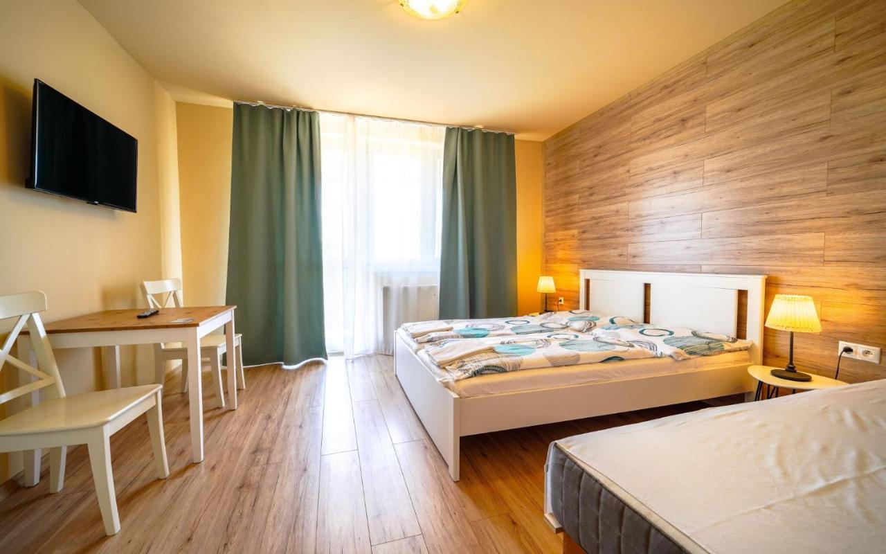 Veľký Meder Apartmany Karmon Park מראה חיצוני תמונה