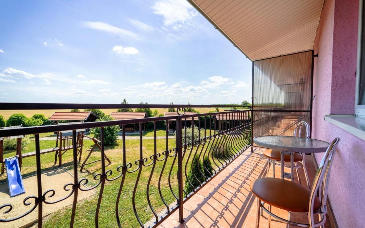Veľký Meder Apartmany Karmon Park מראה חיצוני תמונה
